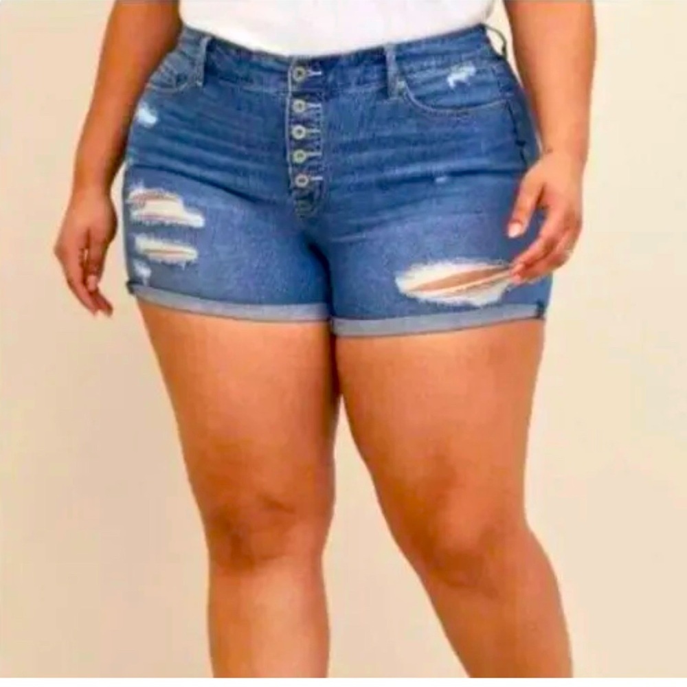 Torrid Button Fly Vintage 5 inch Shorts, Size 14